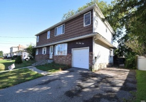 444 N Niagara Ave Lindenhurst NY 11757