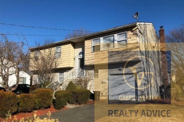 12 Lincoln Ave, Amityville, NY 11701