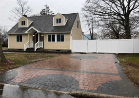 205 26th St, Copiague, New York 11726, ,Residential,Sold,26th St,1013