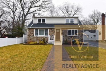 22 Kellogg Pl, Huntington Sta, NY. 11746