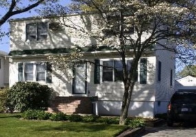 150 N Broome Ave, Lindenhurst, New York 11757, ,Residential,Sold,N Broome Ave,1020