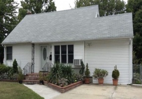 43 34th St, Copiague, New York 11726, ,Residential,Sold,34th St,1064